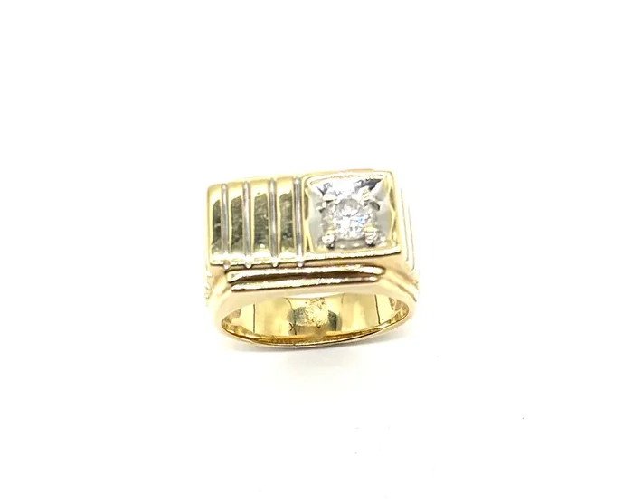 14k Diamond Ribbed Ring