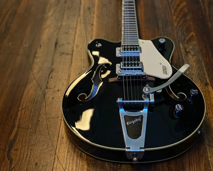 ’18 Gretsch G5422T Electromatic – Black