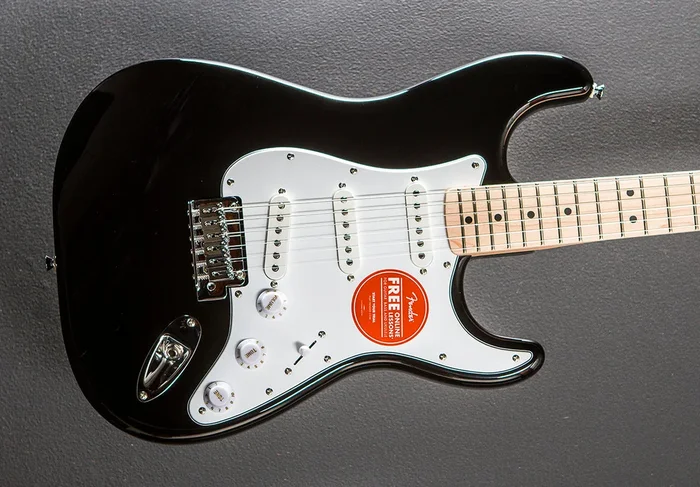 Affinity Series Stratocaster – Black w/Maple