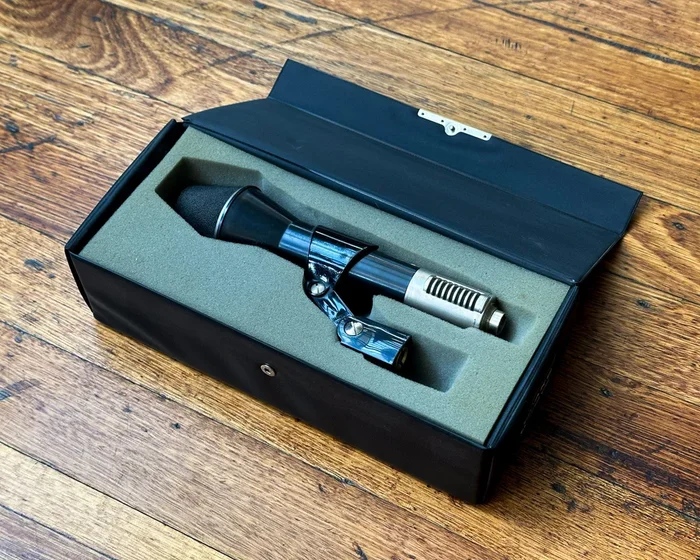 AKG D 202CS Dynamic Microphone