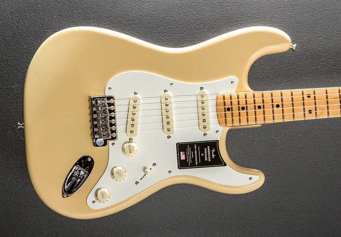 American Vintage II 1957 Stratocaster – Vintage Blonde