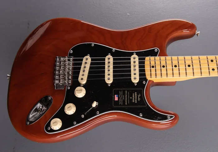 American Vintage II 1973 Stratocaster – Mocha w/Maple