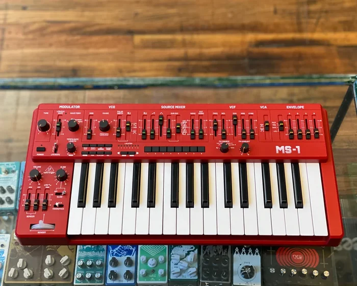 Behringer MS-1 (MS-101) Red Analog Synthesizer V1