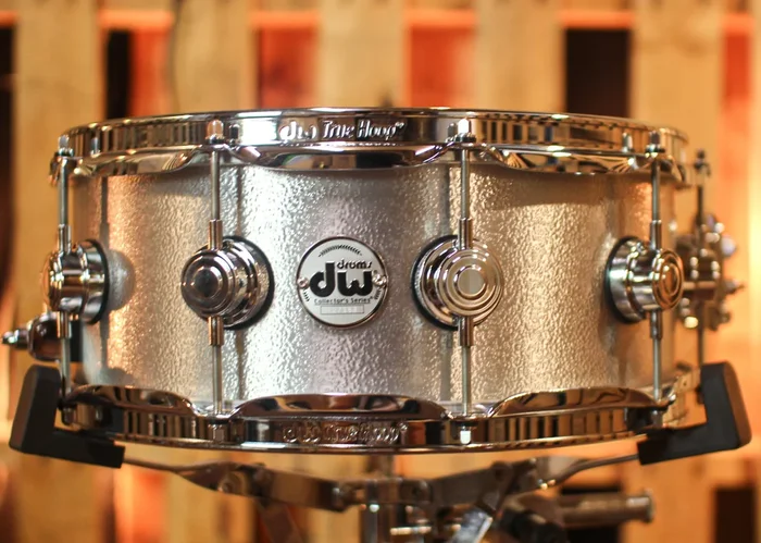 DW 5.5×14 Collector’s 3mm Wrinkle Coat Aluminum Snare Drum – DRVA5514SVC
