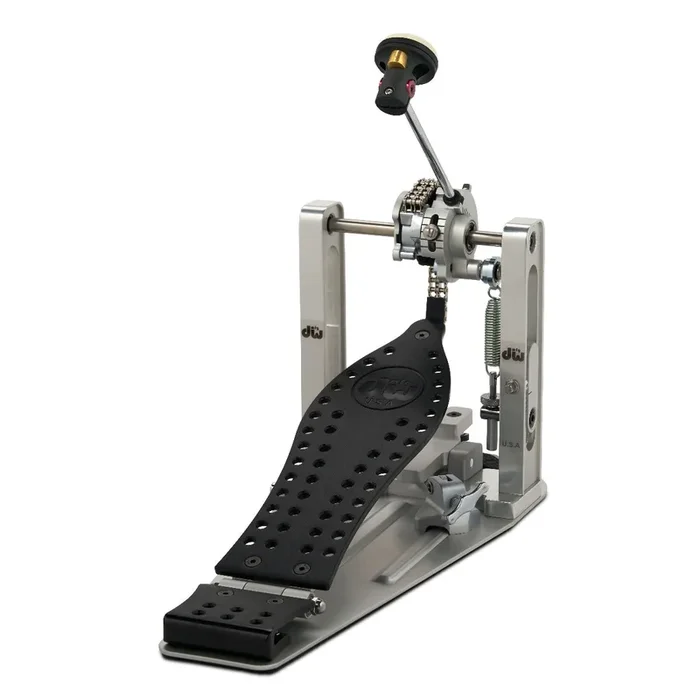 DW DWCPMCDBK MFG Series Machined Chain Drive Single Pedal w/ Bag, Black Edition