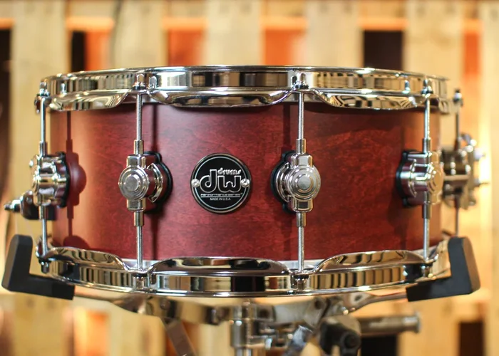 DW Performance Tobacco Stain Snare Drum – 5.5×14