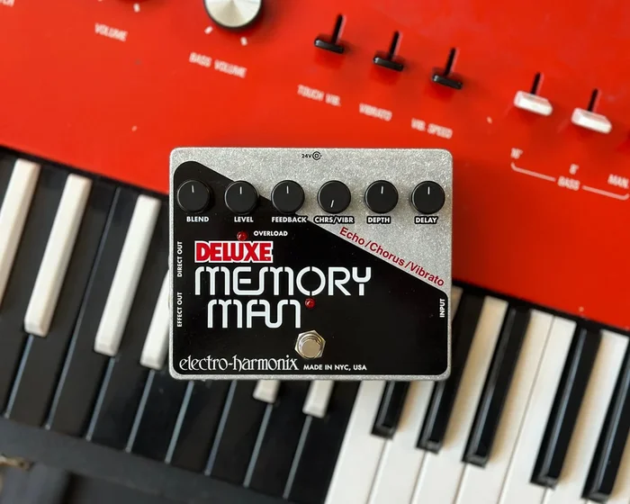Electro Harmonix Deluxe Memory Man Delay Pedal