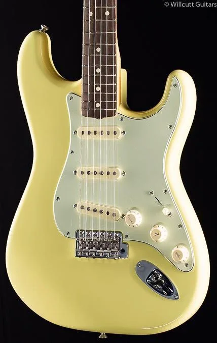 Fender Classic Special Edition ’60s Stratocaster Canary Diamond (002)