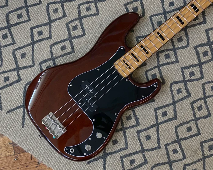 Fender Squier Classic Vibe ’70s Precision Bass – Walnut
