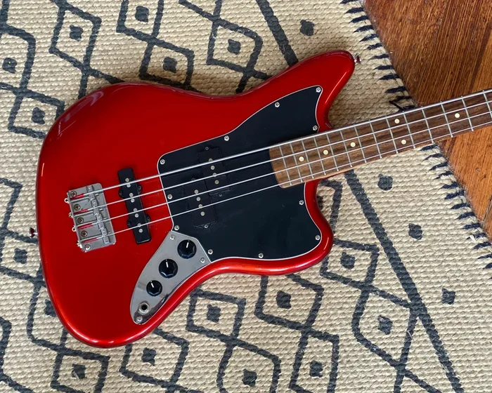 Fender Squier Vintage Modified Jaguar Bass Special SS – Candy Red