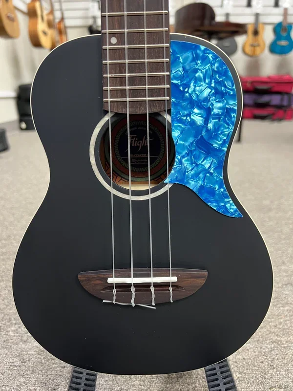 Flight Iris Concert Ukulele w/Case – Black
