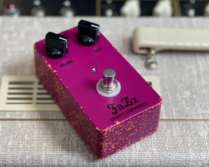 Giraffe Stompboxes FaZz – Germanium Facial Fuzz ?