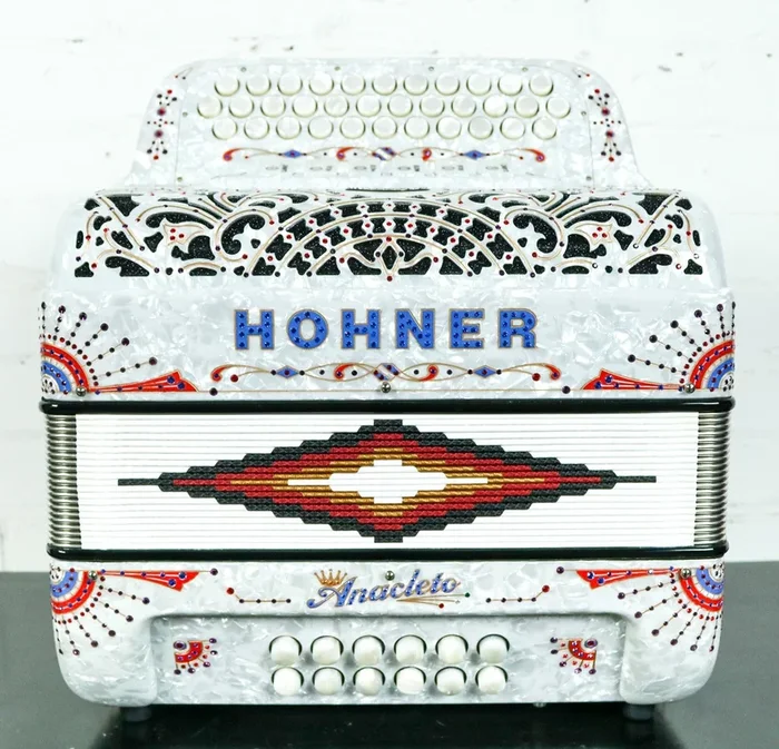 Hohner Anacleto Rey Del Norte TT FBbEb/GCF Accordion Compact White
