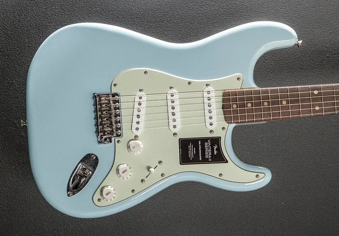 Limited Edition Vintera II Road Worn 60’s Stratocaster – Sonic Blue