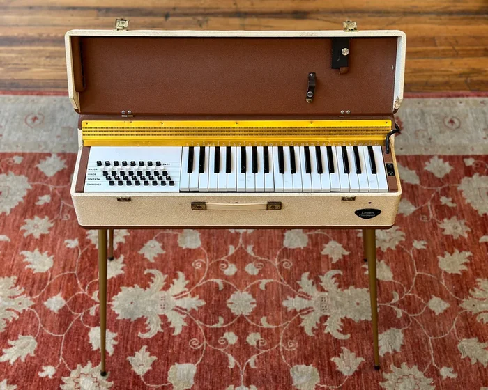 Lincoln Chordmaster Portable Organ