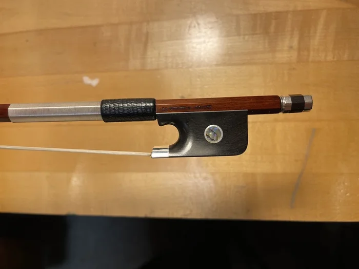 M. PEREIRA viola bow, silver-mounted, 71.3g | Metzler Violins