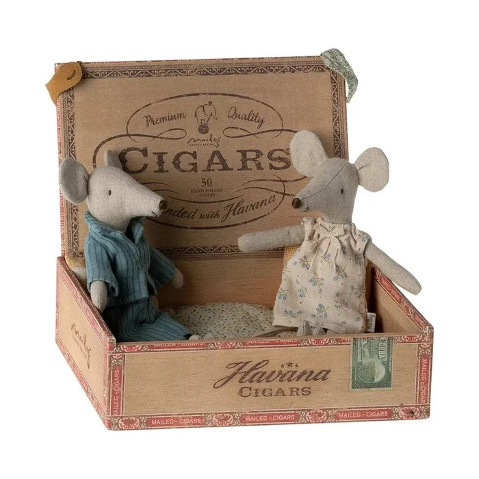 Maileg mom and dad mice in cigar box 2023