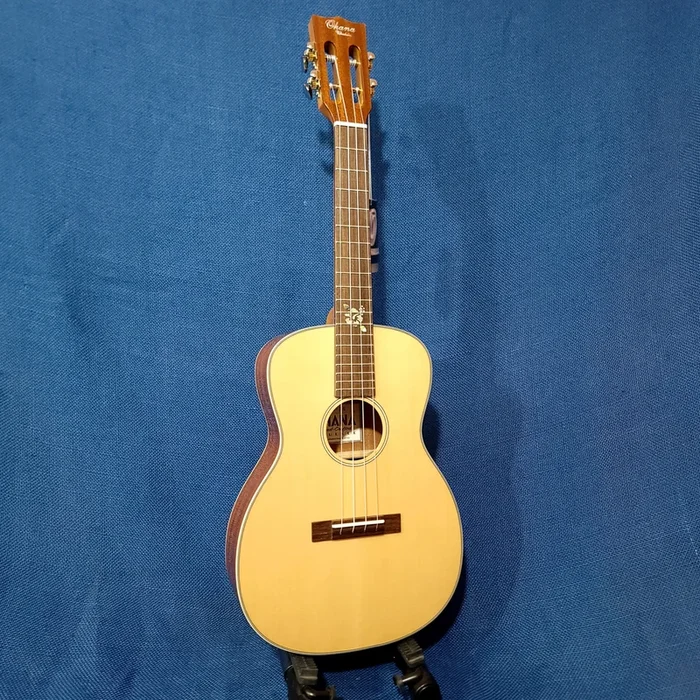 Ohana Baritone Body / Tenor Neck BKT-70 Solid Spruce Top / Laminate Mahogany Ukulele h617