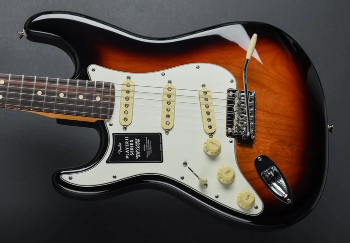 Player II Stratocaster Left Hand – 3-Color Sunburst W/Rosewood