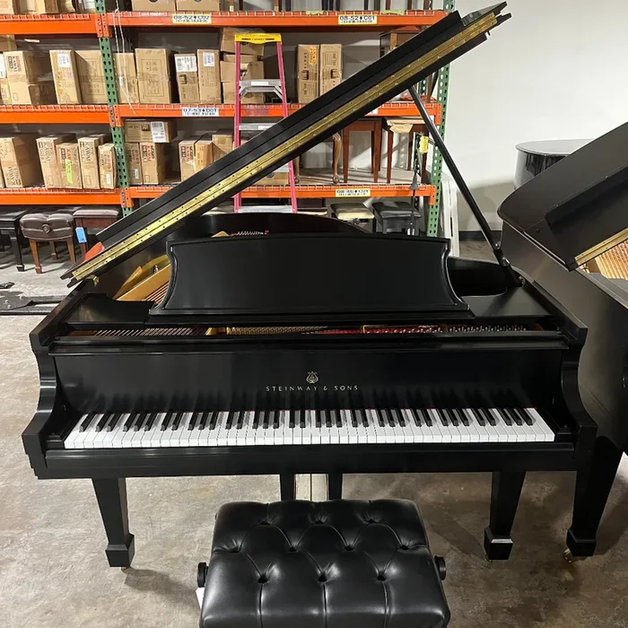 Pre-Owned Steinway & Sons Model M 5’7″ Ebony Satin Grand Piano
