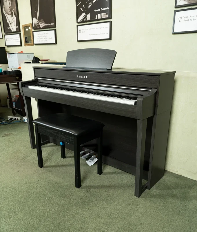 Pre-Owned Yamaha Clavinova CLP-735 Digital Piano – Dark Walnut | Used