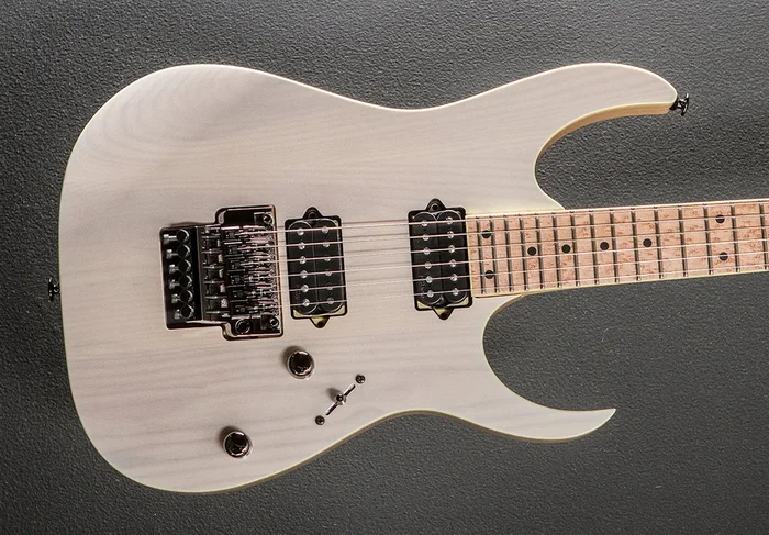 Prestige RG652AHM – Antique White Blonde