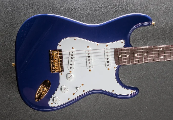 Robert Cray Signature Stratocaster – Violet
