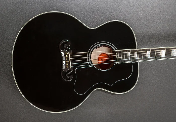 SJ-200 Custom – Ebony