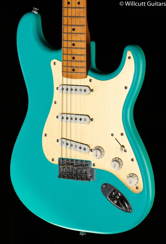 Squier 40th Anniversary Stratocaster Vintage Edition Maple Fingerboard Gold Anodized Pickguard, Satin Sea Foam Green (399)