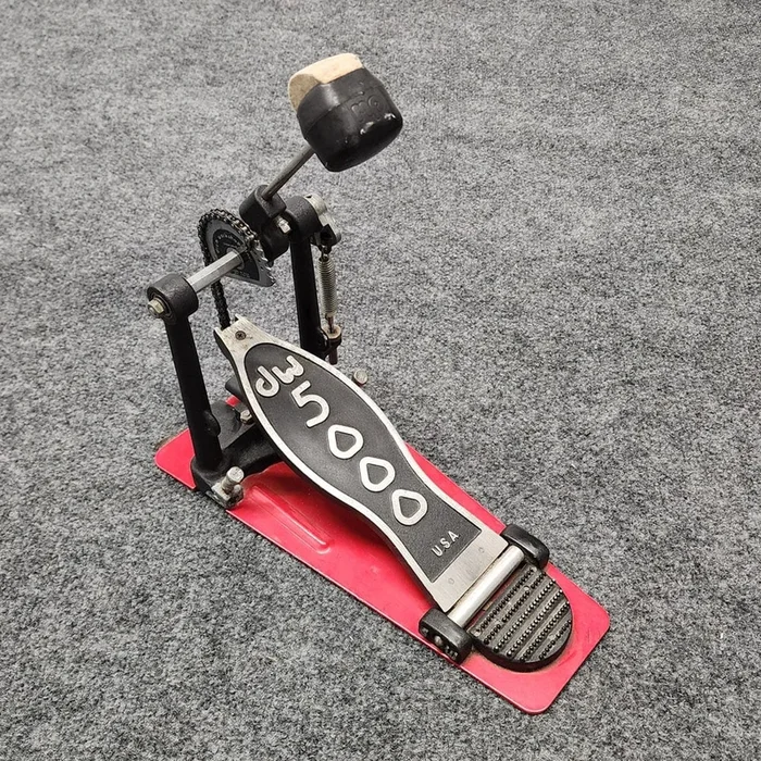 Used DW 5000 Single Chain Single Bass Drum Pedal