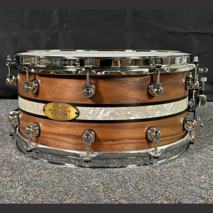 Used Pearl Music City Custom Solid Walnut Snare Drum 14×6.5 Natural w/Duoband Ebony Marine Inlay
