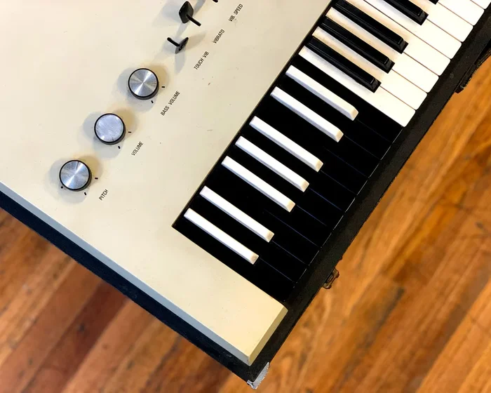 Vintage YAMAHA YC-20 Combo Organ – Rare Ivory