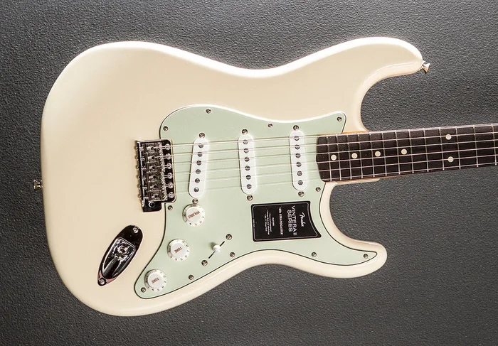 Vintera II 60’s Stratocaster – Olympic White