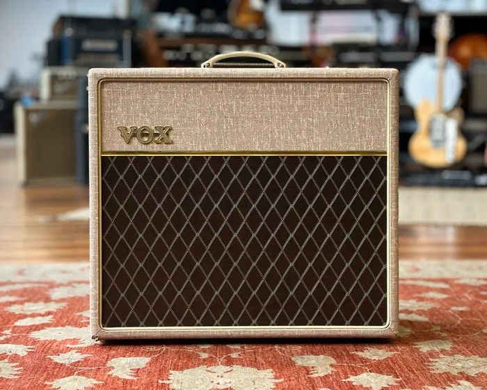VOX AC15HW1X Amplifier – Hand-Wired 2-Channel 15-Watt 1×12″ Blue Alnico Guitar Combo