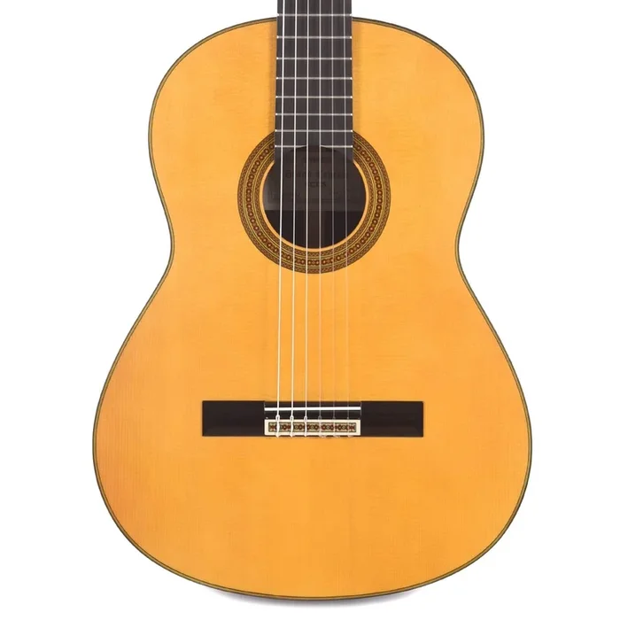 Yamaha GC32S Grand Concert Sitka/Rosewood Classical Guitar w/Hardshell Case
