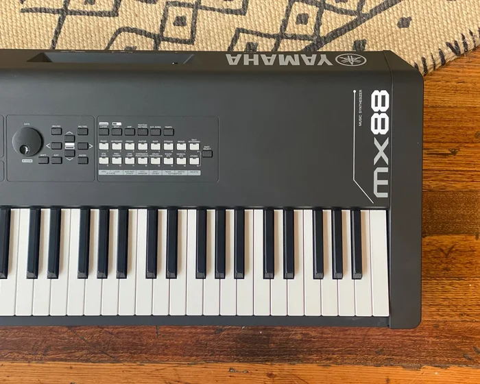 YAMAHA MX88 88-Note Synthesizer Black