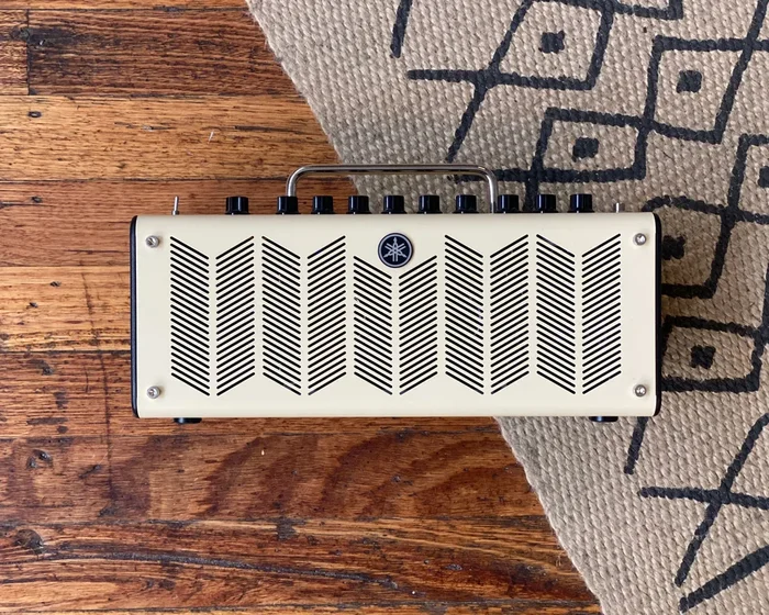 YAMAHA THR10 Battery Powered Desktop Guitar Amplifier